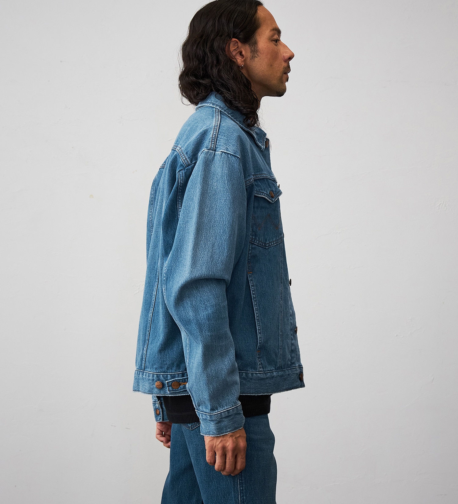 Wrangler(ラングラー)のTRUCKER JACKET/デニムジャケット加工|ジャケット/アウター/デニムジャケット/メンズ|中色ブルー