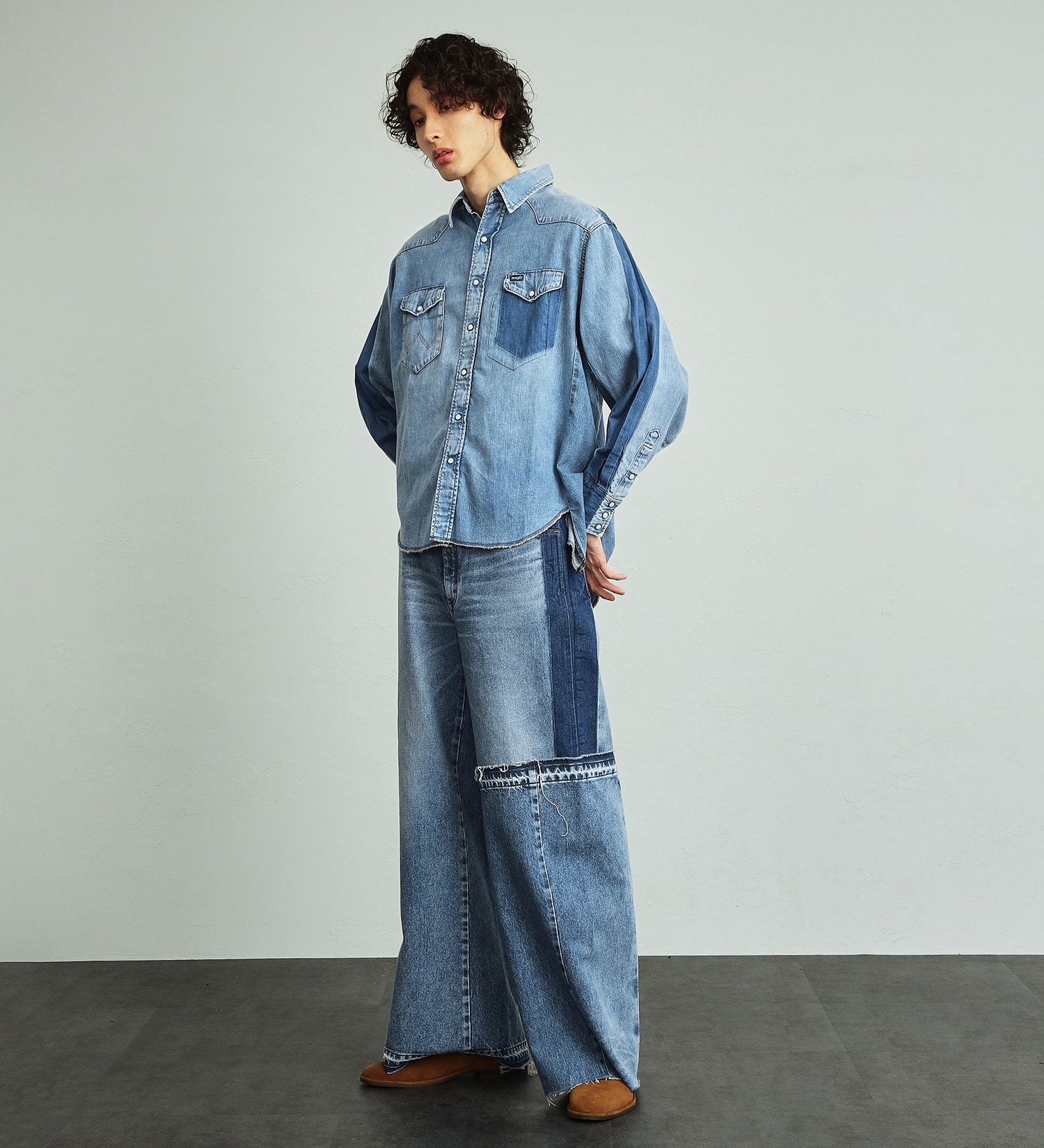 Wrangler(ラングラー)の【GW SALE】US ORIGINALS/リメイクフレアパンツ|パンツ/デニムパンツ/メンズ|淡色ブルー