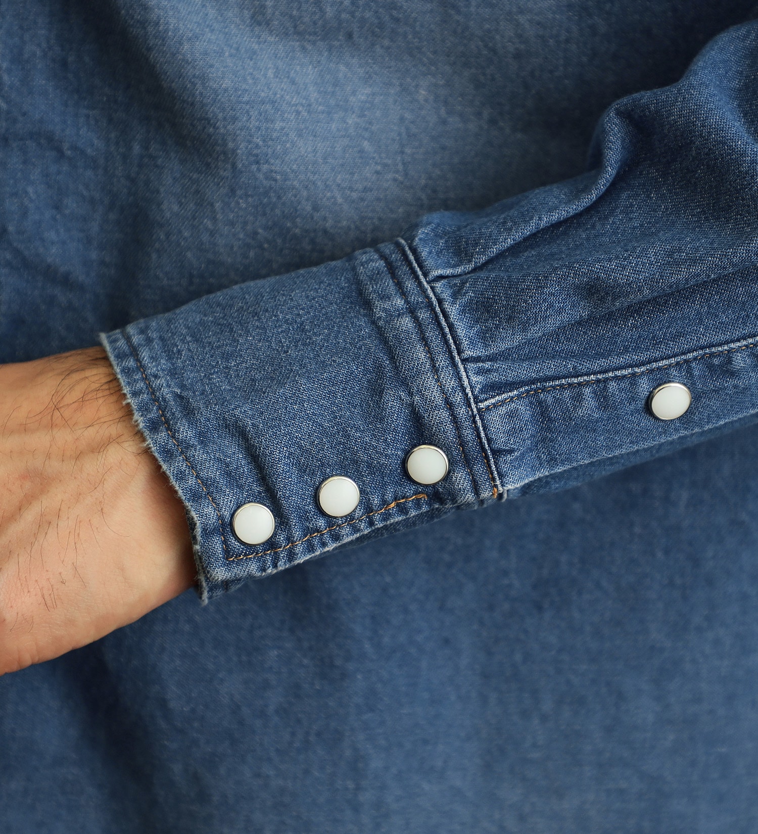 Wrangler(ラングラー)の【カート割対象】【FINAL SALE】【NewJeans着用】SPUR3月号掲載アイテム US ORIGINALS/127MW　デニムシャツ|トップス/シャツ/ブラウス/メンズ|中色ブルー