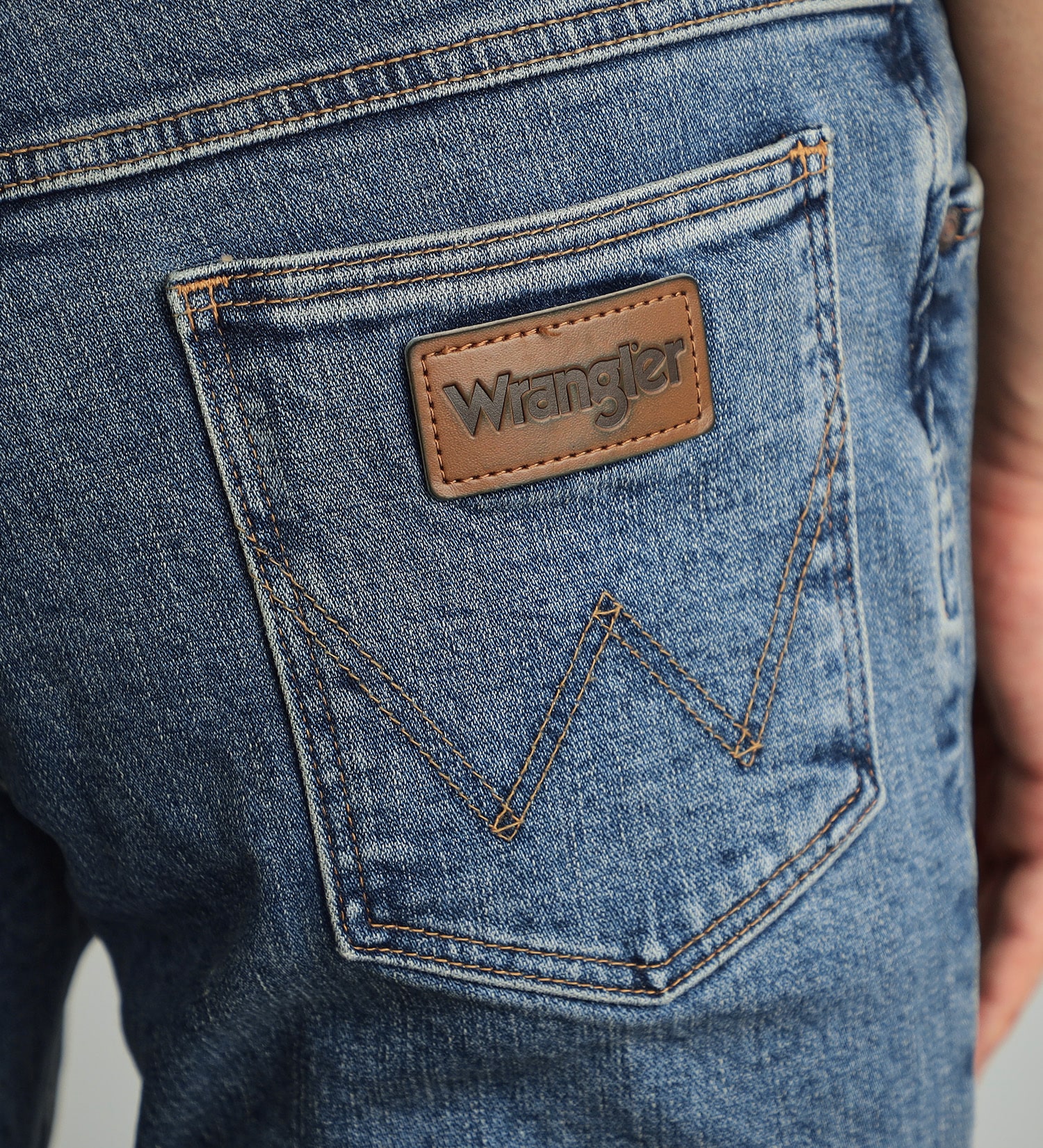 Wrangler(ラングラー)の【WINTER SALE】【BASICシリーズ】レギュラーストレートパンツ【レングス73cm】|パンツ/デニム/ジーンズパンツ/メンズ|淡色ブルー