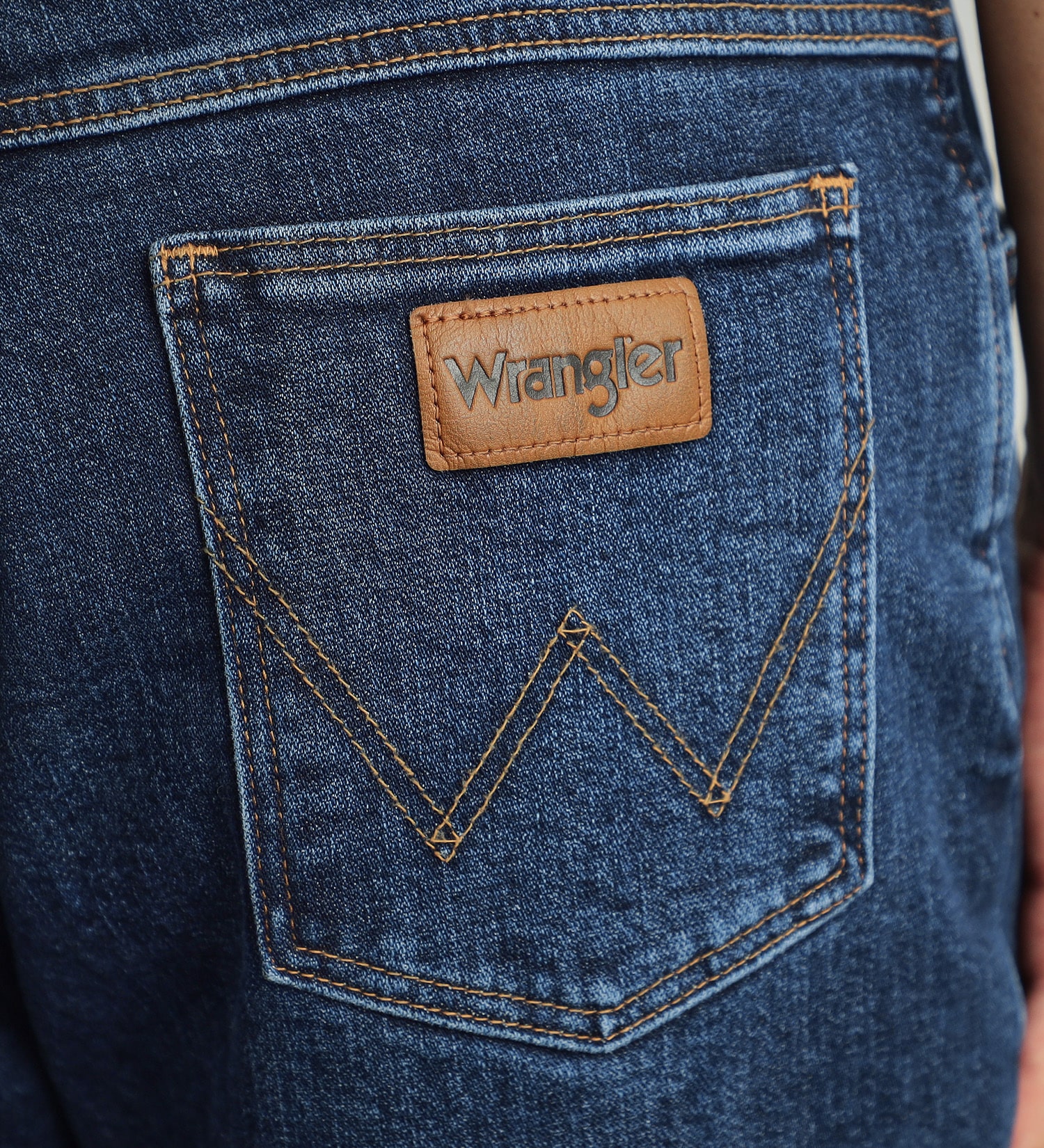 Wrangler(ラングラー)の【WINTER SALE】【BASICシリーズ】リラックスストレートパンツ|パンツ/デニム/ジーンズパンツ/メンズ|濃色ブルー