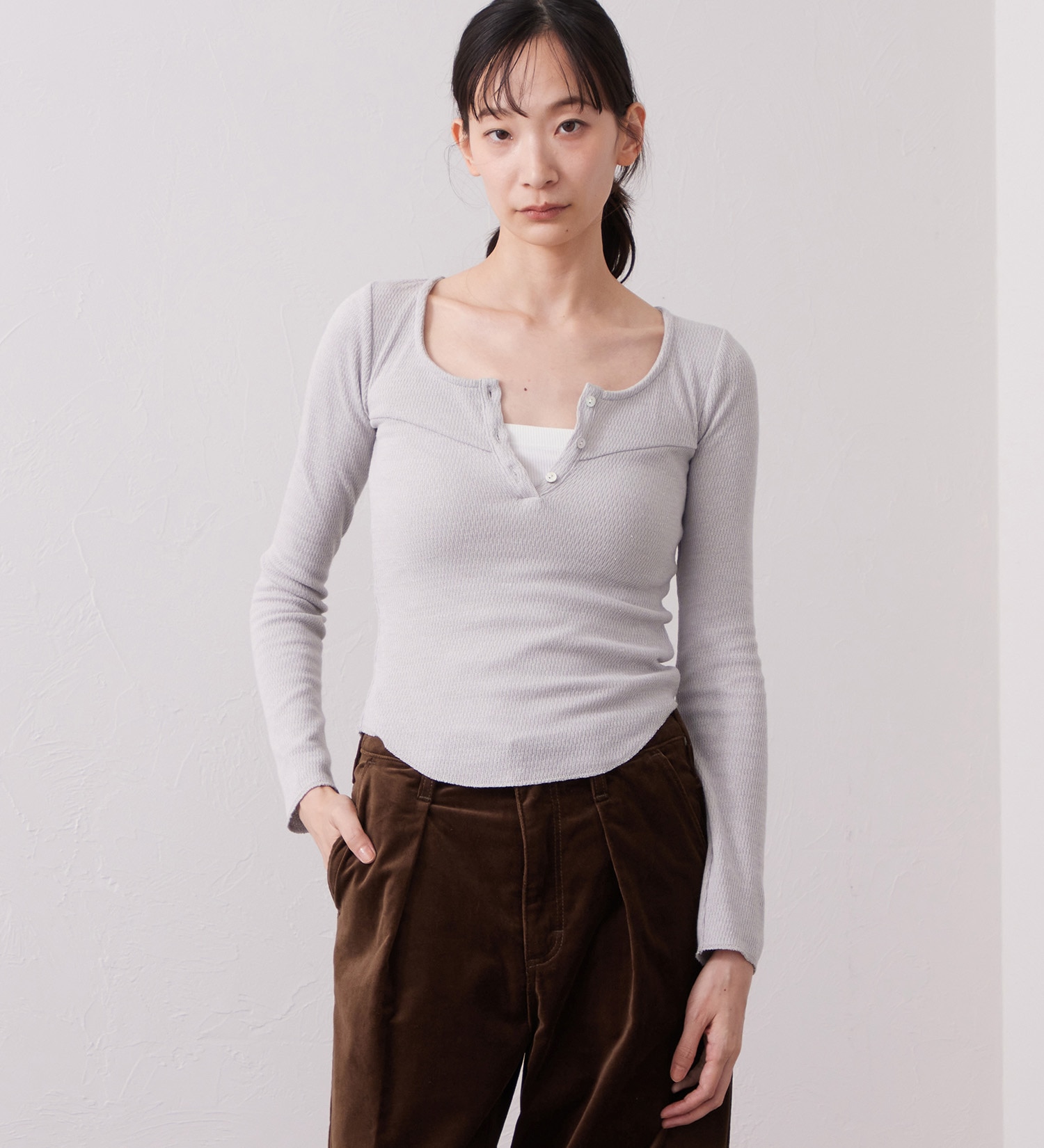 Wrangler(ラングラー)のWAFFLE HENRY NECK TEE/ワッフルヘンリーネック長袖Tシャツ|トップス/Tシャツ/カットソー/レディース|グレー