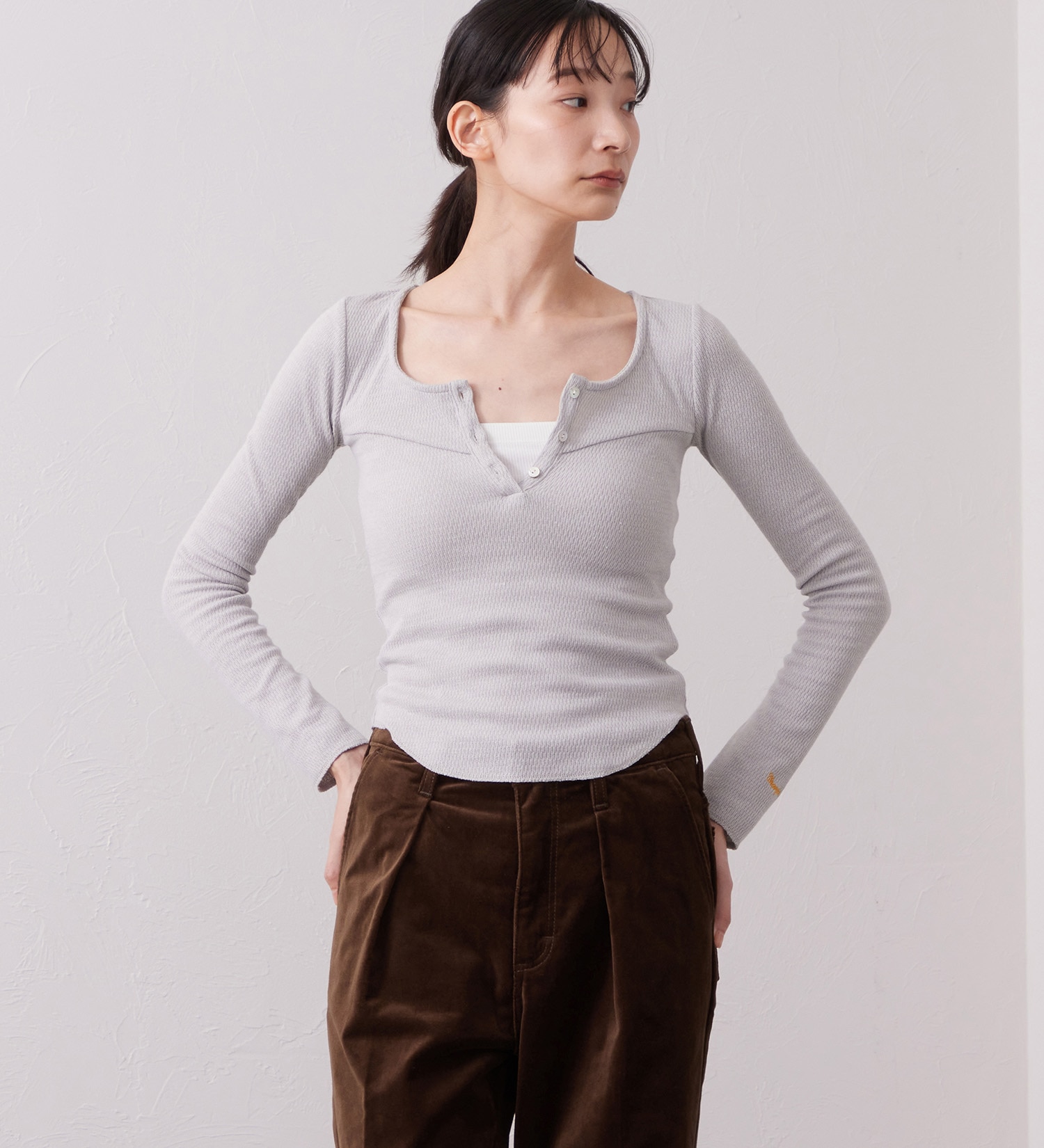Wrangler(ラングラー)のWAFFLE HENRY NECK TEE/ワッフルヘンリーネック長袖Tシャツ|トップス/Tシャツ/カットソー/レディース|グレー