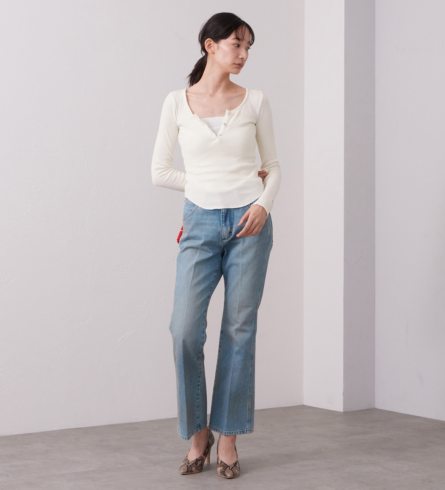 Wrangler(ラングラー)のWAFFLE HENRY NECK TEE/ワッフルヘンリーネック長袖Tシャツ|トップス/Tシャツ/カットソー/レディース|ホワイト