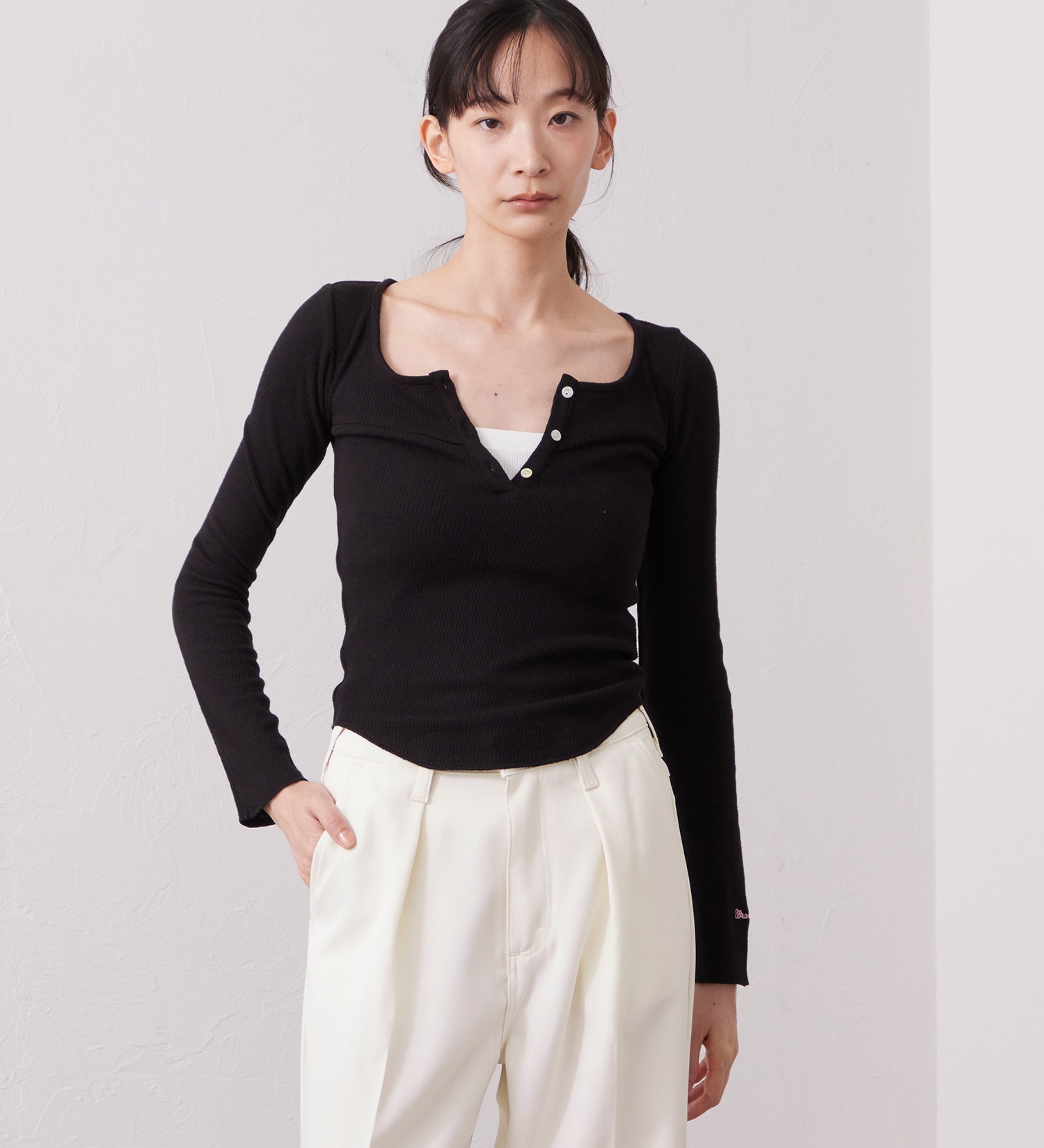 Wrangler(ラングラー)のWAFFLE HENRY NECK TEE/ワッフルヘンリーネック長袖Tシャツ|トップス/Tシャツ/カットソー/レディース|ブラック
