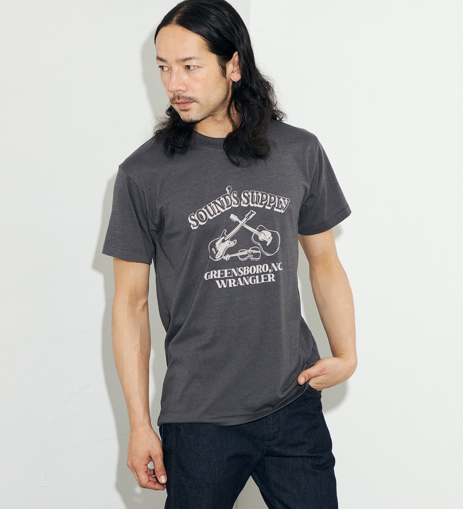 Wrangler(ラングラー)のクルーネックTシャツ|トップス/Tシャツ/カットソー/メンズ|チャコールグレー