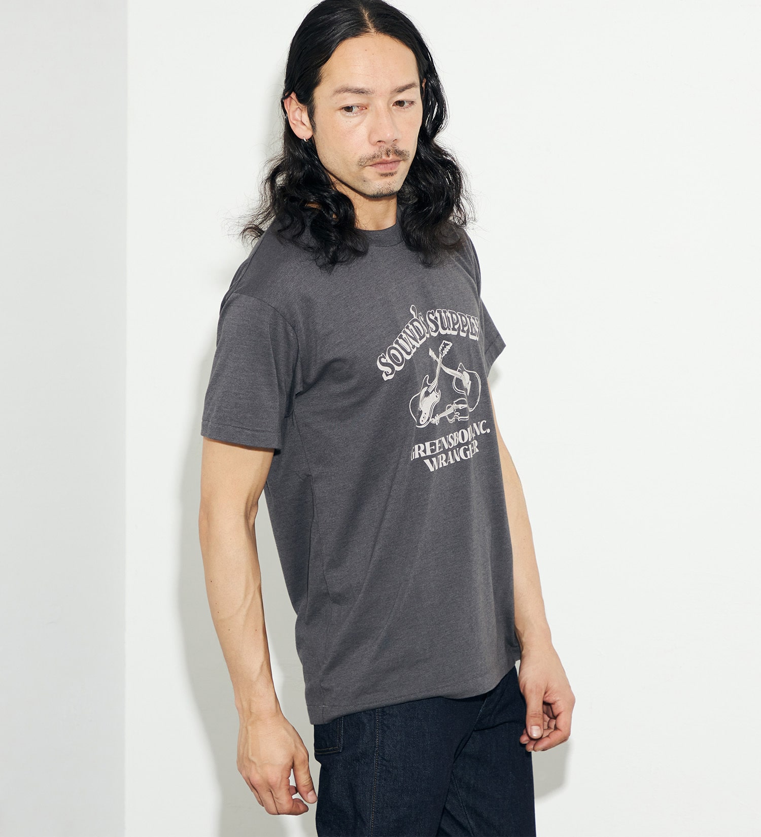 Wrangler(ラングラー)のクルーネックTシャツ|トップス/Tシャツ/カットソー/メンズ|チャコールグレー