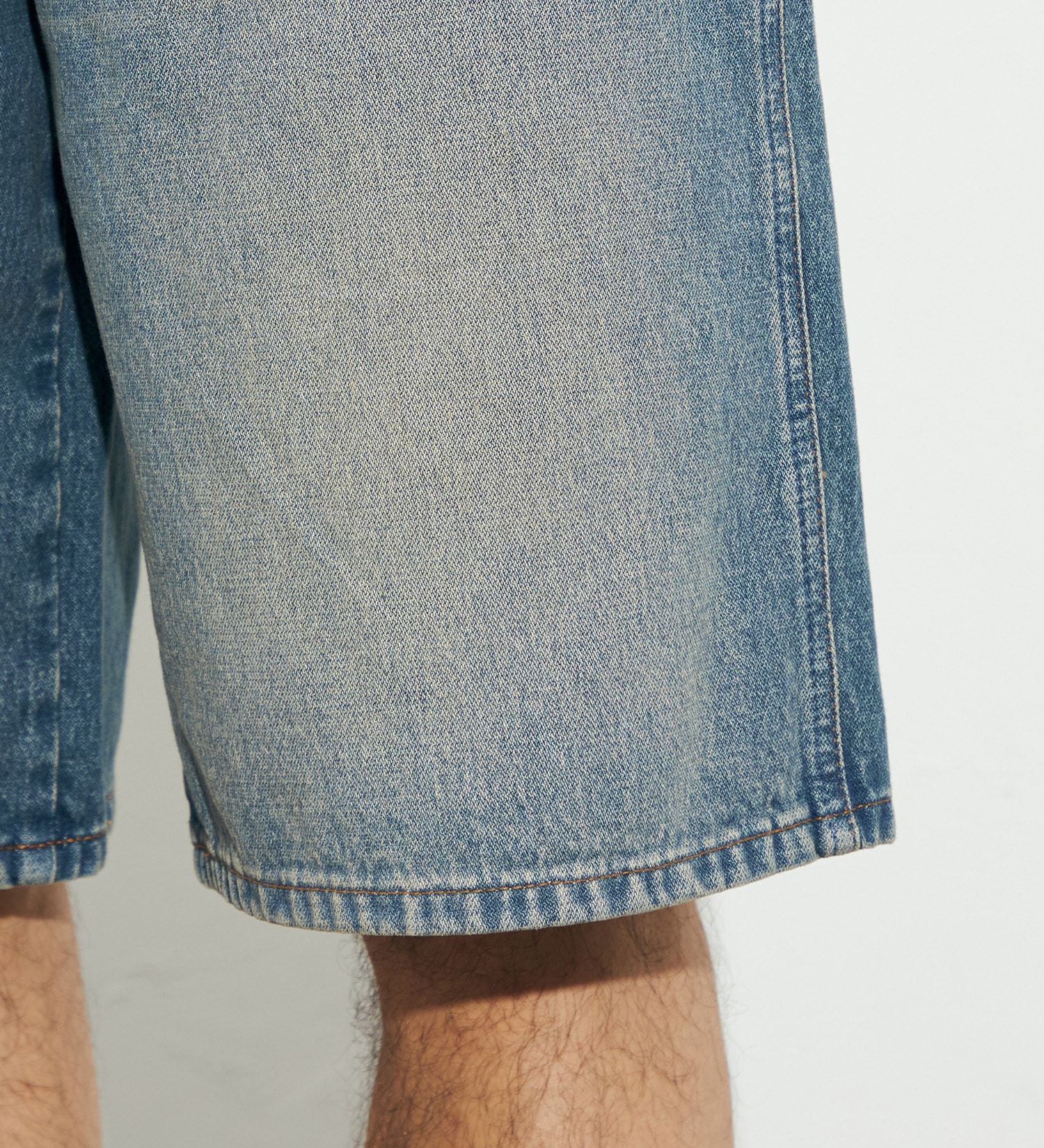 Wrangler(ラングラー)の【men's FUDGE 5月号掲載】ルーズフィットデニムショーツ|パンツ/デニム/ジーンズパンツ/メンズ|中色ブルー