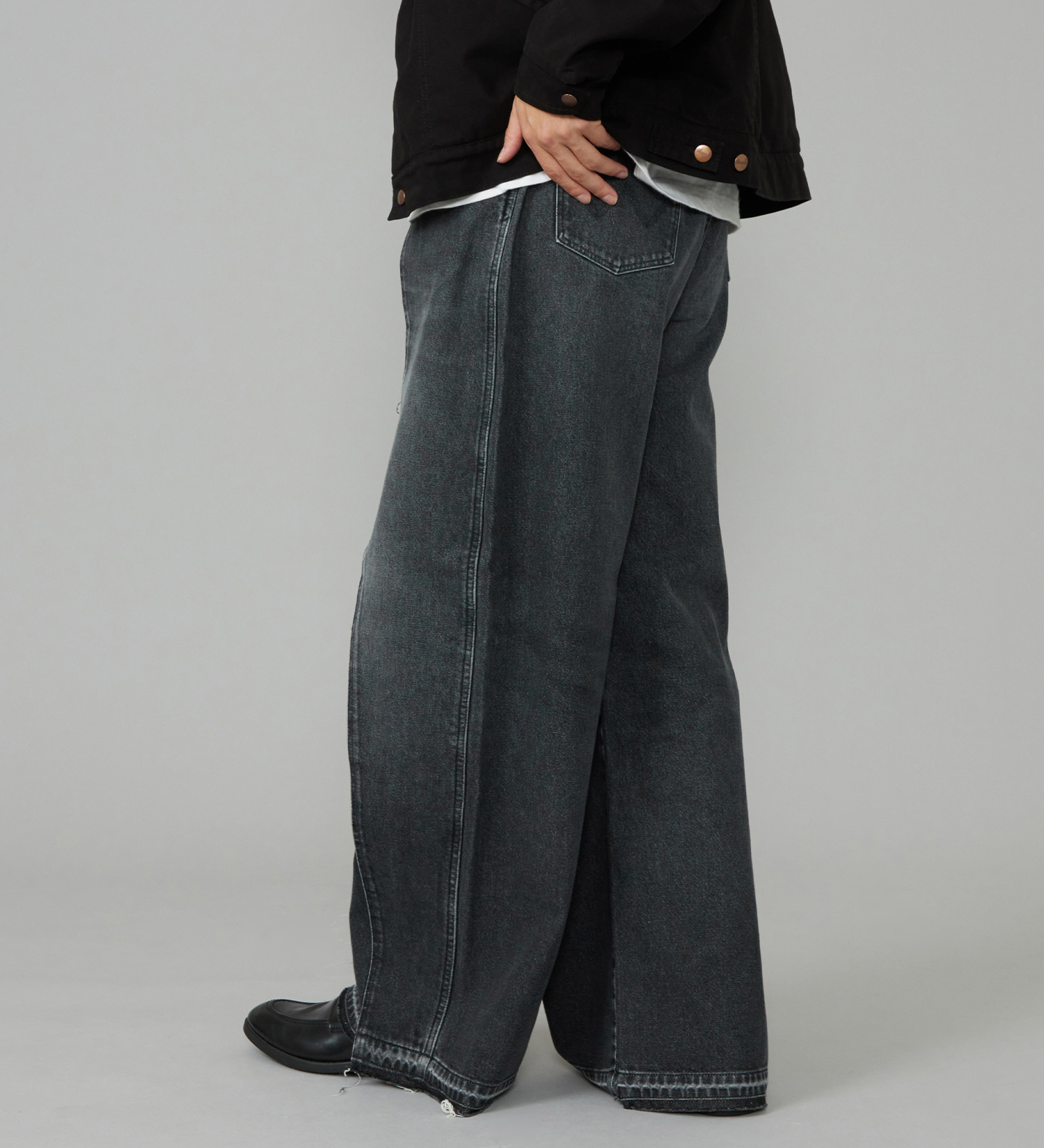 Wrangler(ラングラー)のWREMAKE RAYERD JEAN/リメイクレイヤードジーンズ【セットアップ可】|パンツ/デニム/ジーンズパンツ/メンズ|ブラックデニム