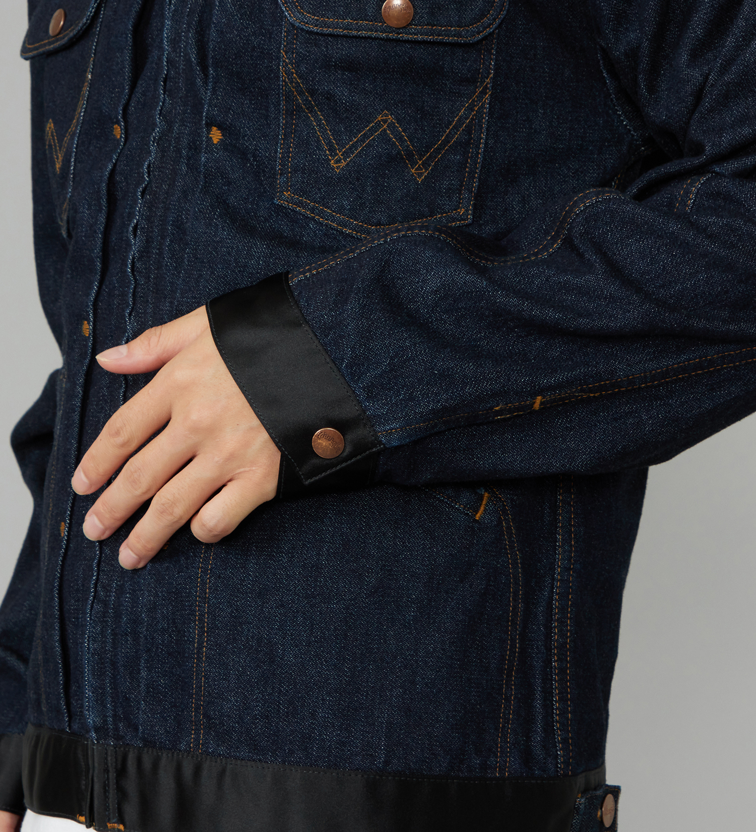 Wrangler(ラングラー)の【試着対象】SWITCHED 24MJZ/デニム×サテンリメイクジャケット【セットアップ可】|ジャケット/アウター/デニムジャケット/レディース|インディゴブルー