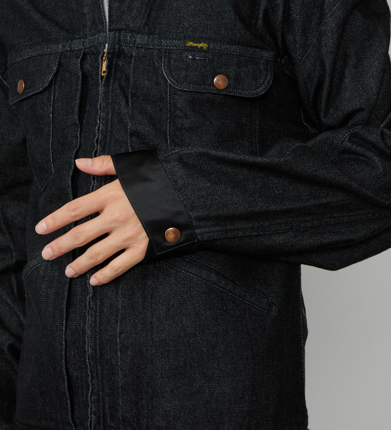 Wrangler(ラングラー)の【試着対象】SWITCHED 24MJZ/デニム×サテンリメイクジャケット【セットアップ可】|ジャケット/アウター/デニムジャケット/レディース|ブラックデニム