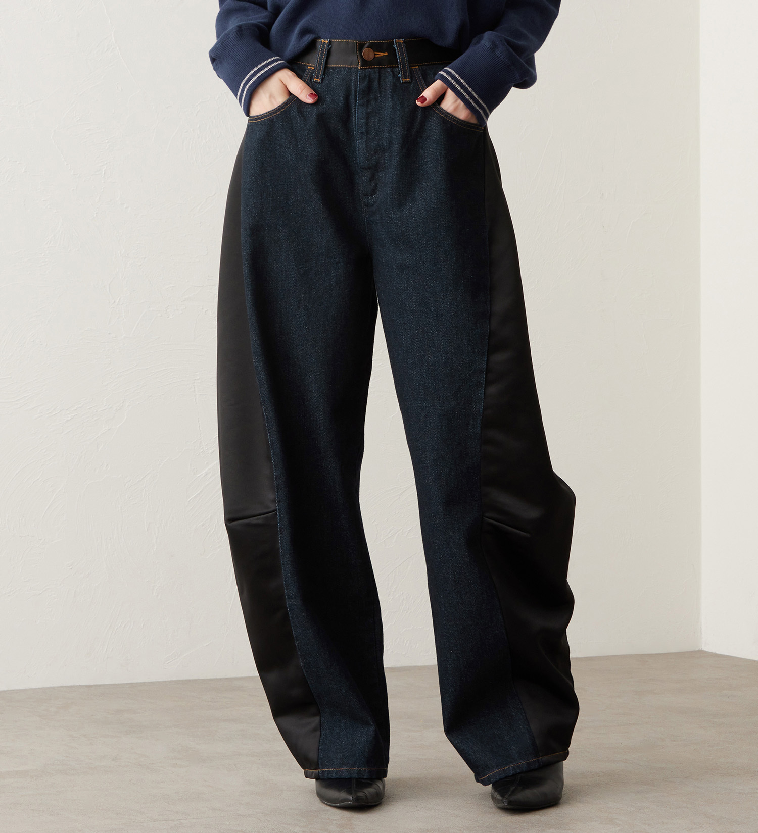 Wrangler(ラングラー)のSWITCHED BARREL JEAN/デニム×サテンリメイクデ二ムパンツ【セットアップ可】|パンツ/デニムパンツ/レディース|インディゴブルー