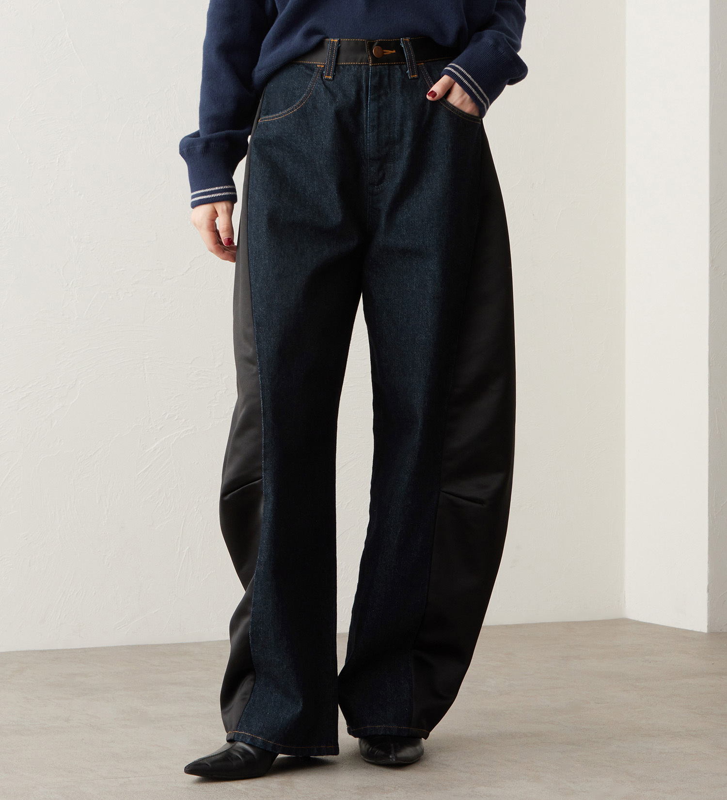 Wrangler(ラングラー)のSWITCHED BARREL JEAN/デニム×サテンリメイクデ二ムパンツ【セットアップ可】|パンツ/デニムパンツ/レディース|インディゴブルー
